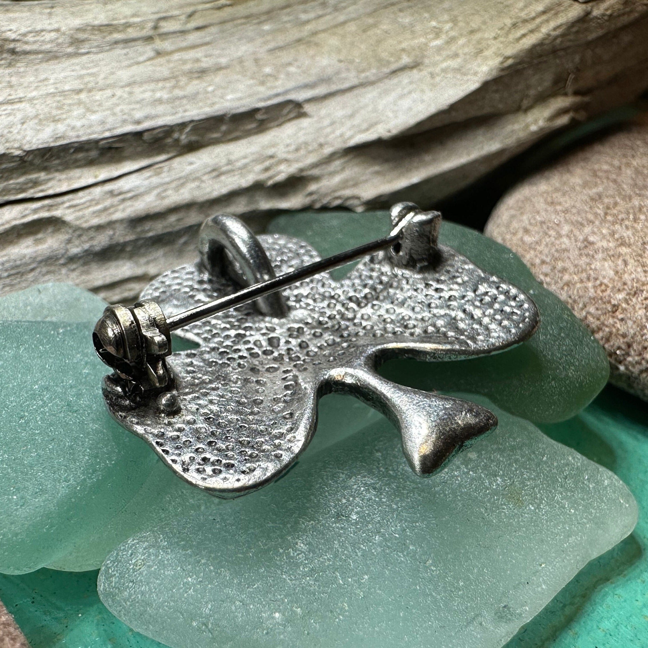 Trinity Knot Shamrock Brooch in Pewter