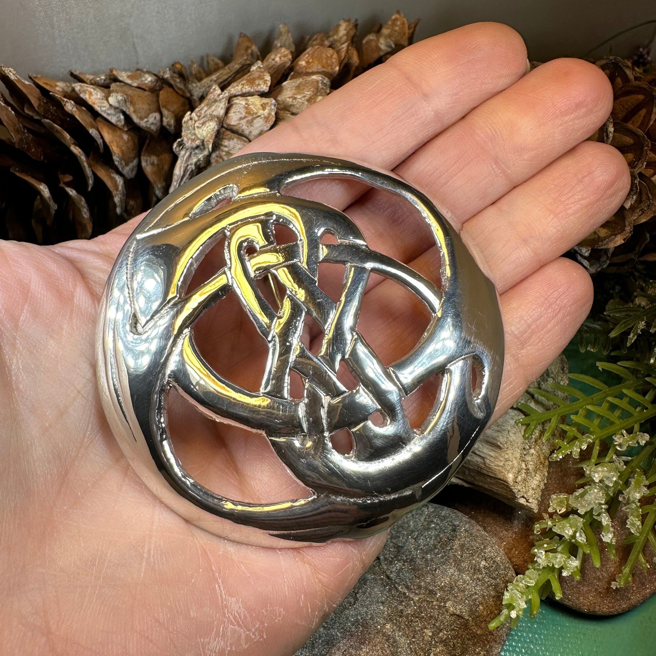 Amity Celtic Knot Tartan Brooch - Handmade in Scotland