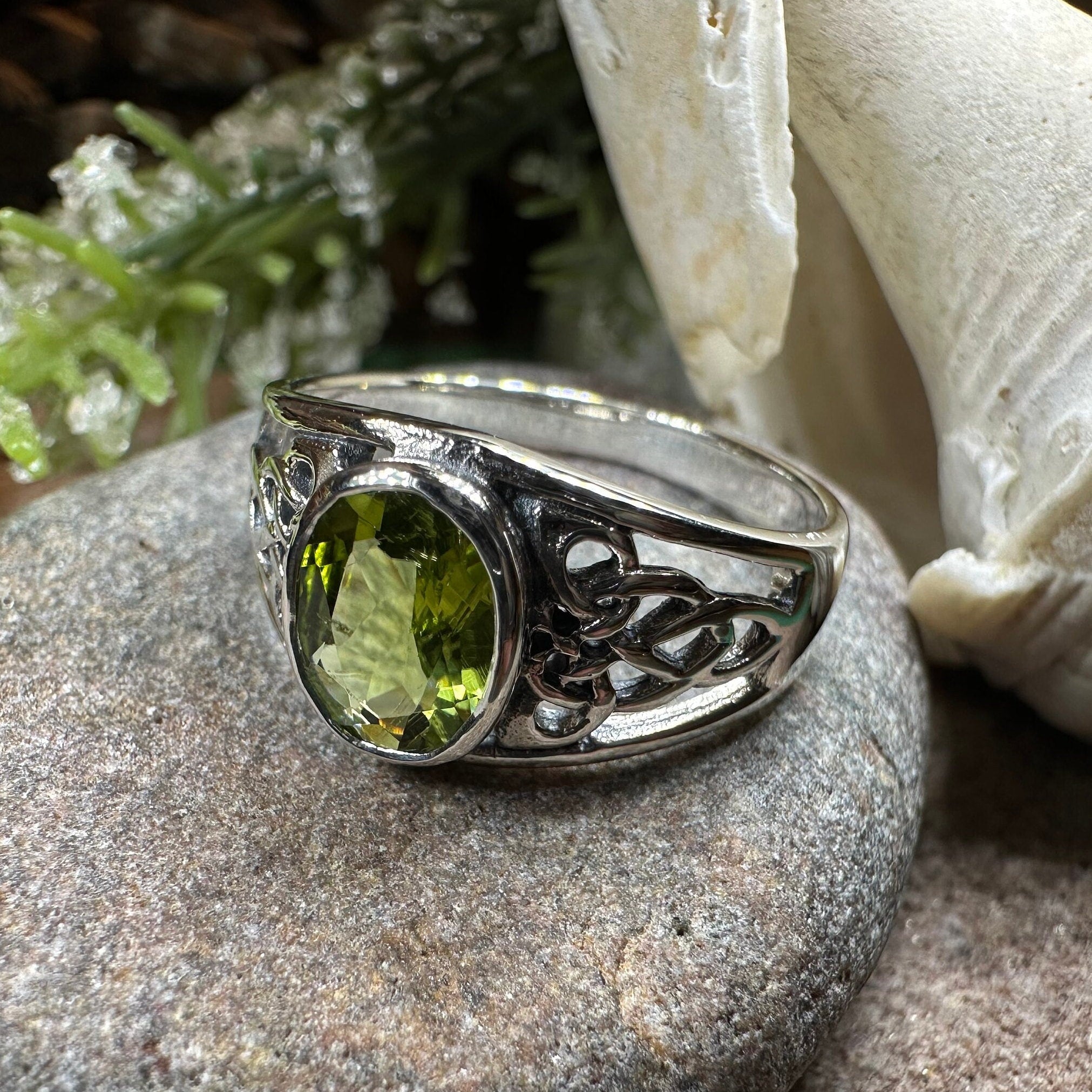 Coralina Celtic Knot Ring