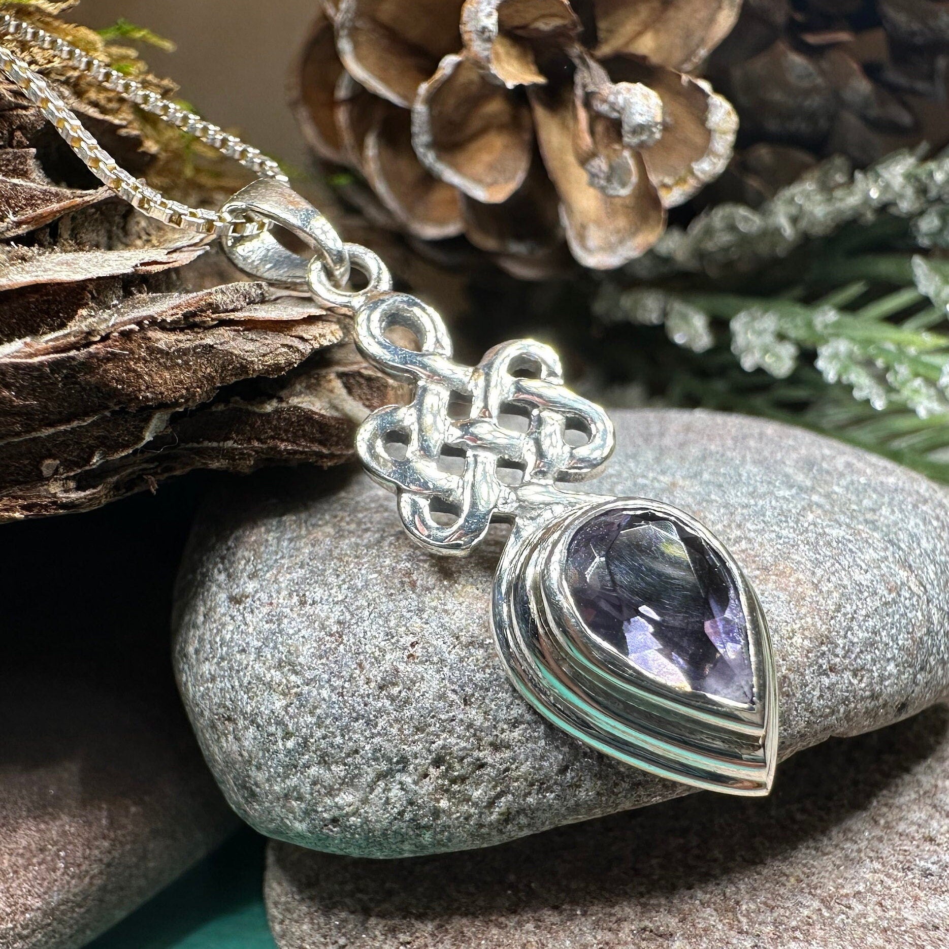 Vadaria Celtic Knot Necklace