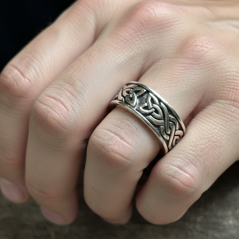 Dàil Celtic Ring in Sterling Silver
