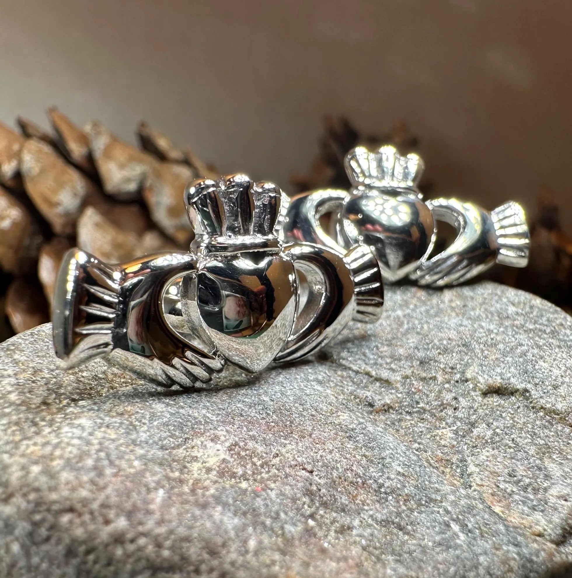 Fíorghrá Claddagh Cufflinks for Men