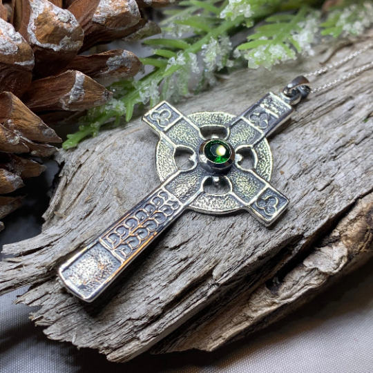 Gibrian Celtic Cross Necklace in Sterling Silver