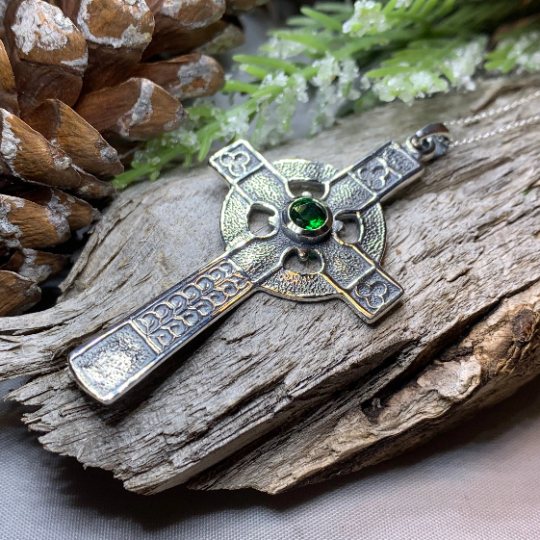 Gibrian Celtic Cross Necklace in Sterling Silver