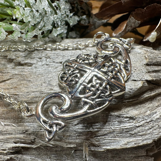 Keavy Trinity Knot Necklace in Sterling Silver