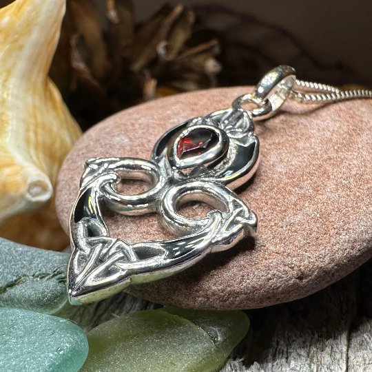 Cordelia Trinity Knot Necklace