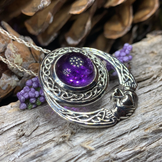 Morna Claddagh Necklace