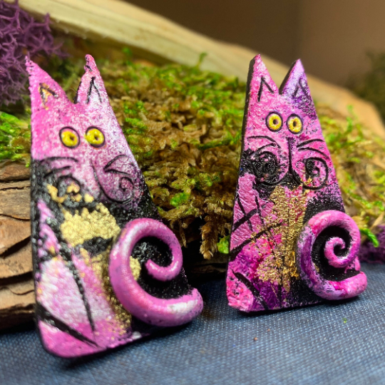 Whimsical Sitting Cat Brooch - Handmade in Scotland