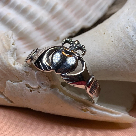 Cushina Irish Claddagh Ring