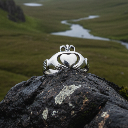Cushina Irish Claddagh Ring
